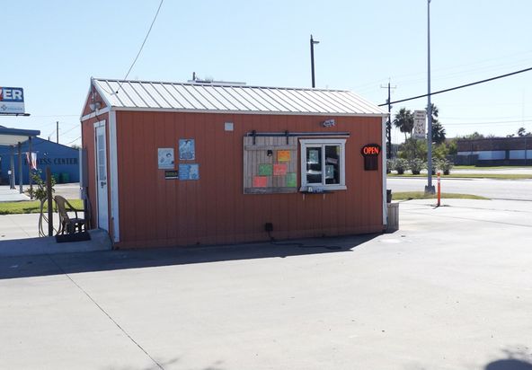 1820 W Wheeler Ave, Aransas Pass, TX 78336